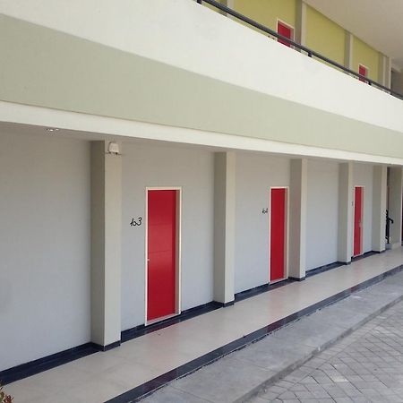 Rumah Cassa Guest House Surabaya Exterior foto