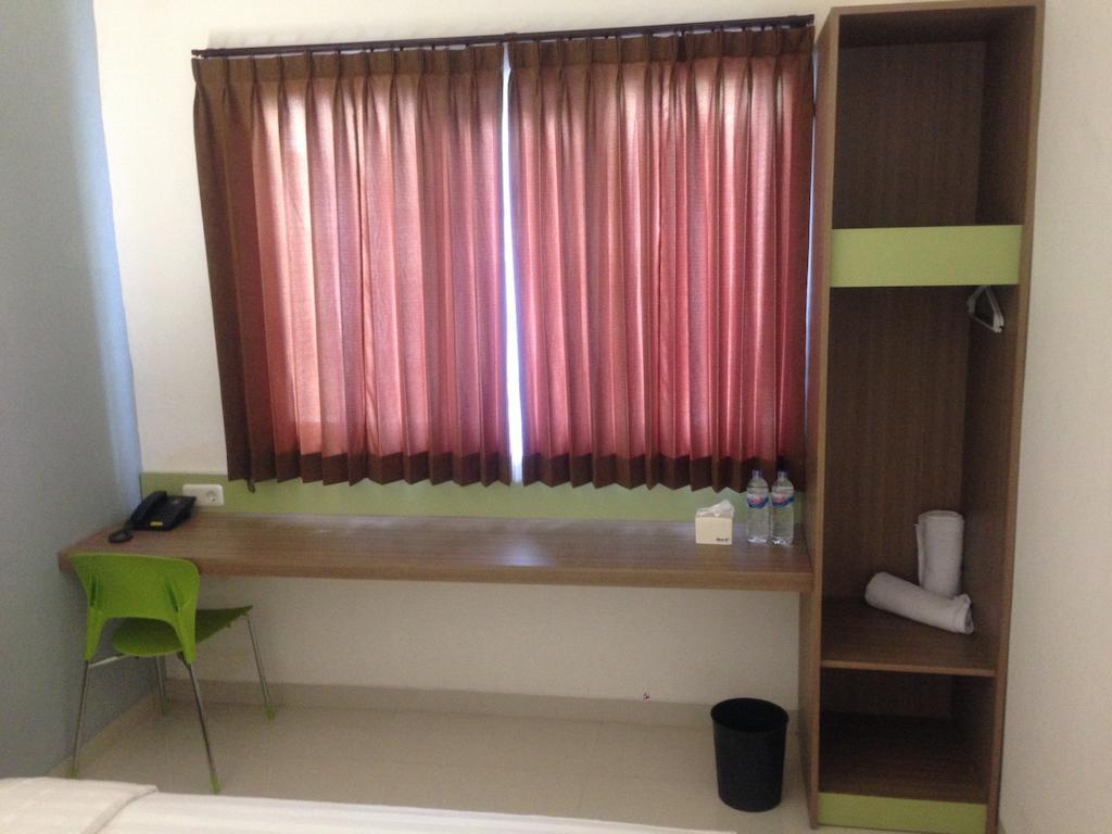 Rumah Cassa Guest House Surabaya Zimmer foto