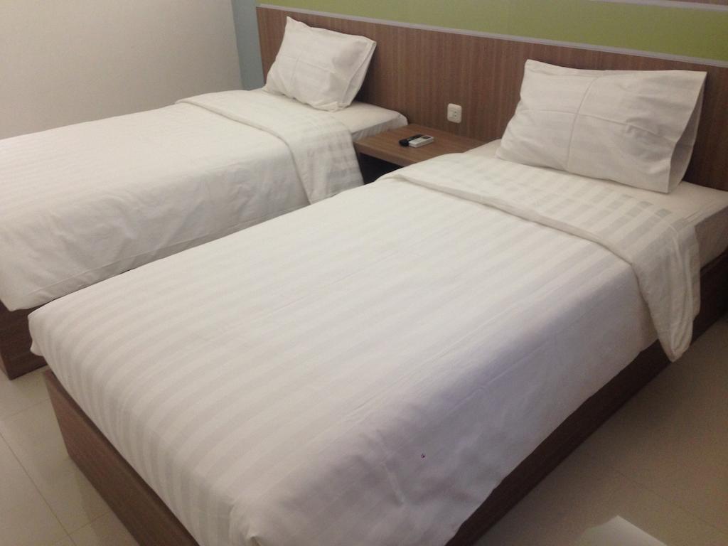 Rumah Cassa Guest House Surabaya Zimmer foto